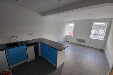 2 bedroom apartment to rent, Penarth Road, Cardiff CF11
