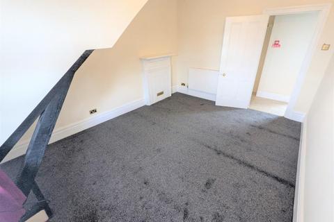 2 bedroom house to rent, Royal Buildings, Victoria Rd, Penarth