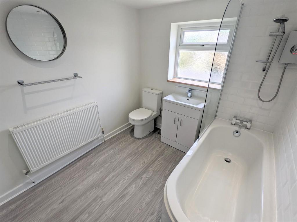 Bathroom (2).jpg
