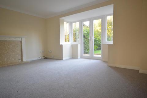 4 bedroom detached house to rent, Atkinson Walk, Kennington