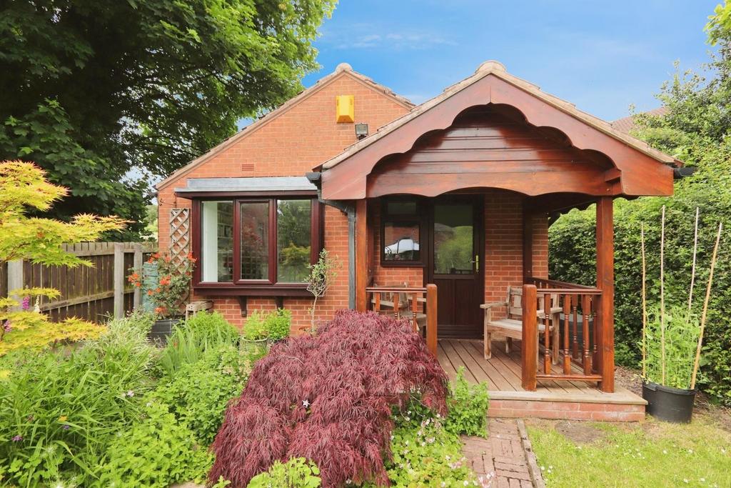 Burncross Road, Chapeltown, Sheffield 3 bed detached house for sale £