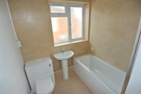2 bedroom apartment to rent, Station Road, Addlestone KT15