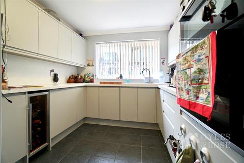 2 bedroom detached bungalow for sale, Manningtree