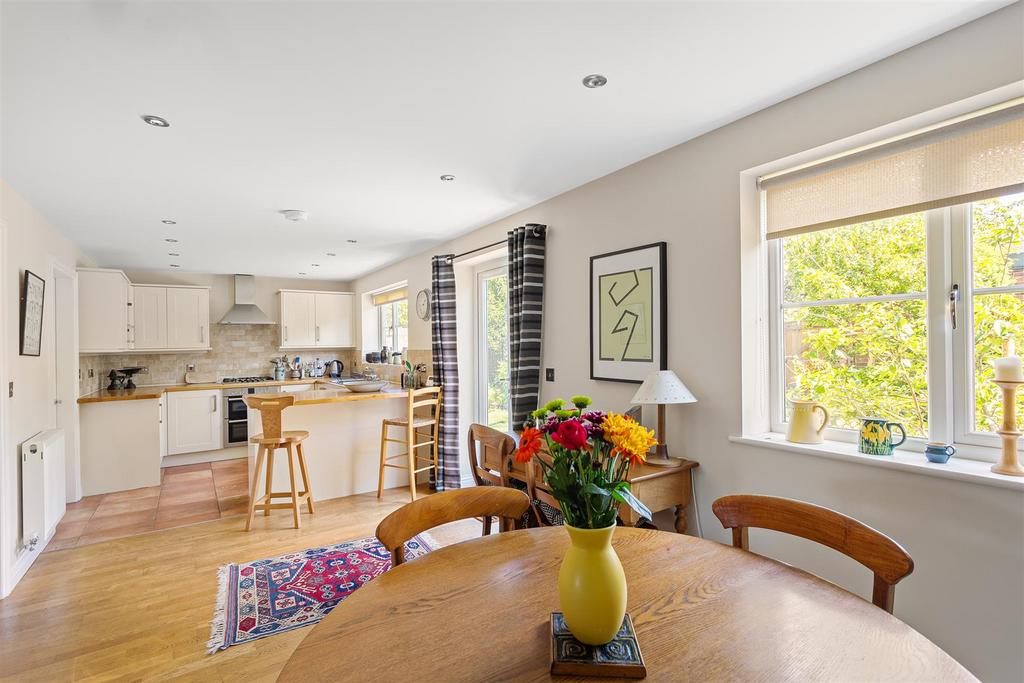 Kitchen dining space
