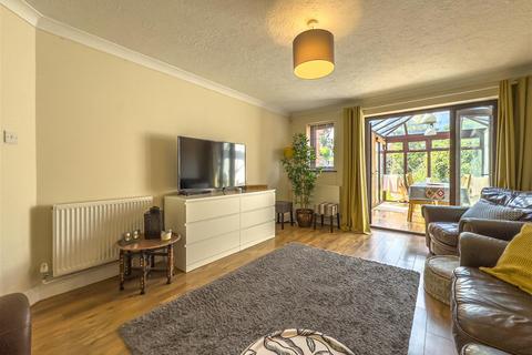25 Greensward Lane, Hockley, SS5 5HD