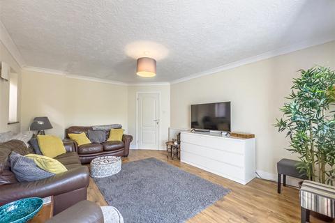 25 Greensward Lane, Hockley, SS5 5HD