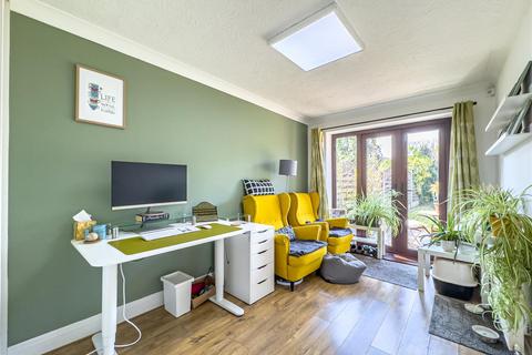 25 Greensward Lane, Hockley, SS5 5HD