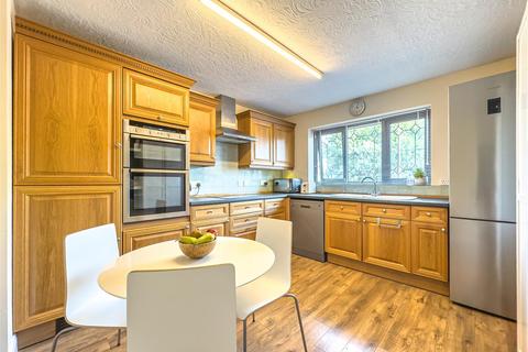 25 Greensward Lane, Hockley, SS5 5HD