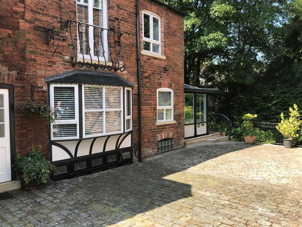 The Cross, Lymm WA13 1 bed terraced house to rent £1,100 pcm (£254 pw)