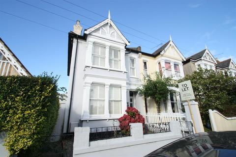 3 bedroom semi-detached house to rent, Avenue Road, Leigh-On-Sea