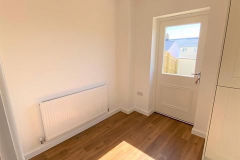 2 bedroom semi-detached house to rent, Quintrell Road, Newquay TR7