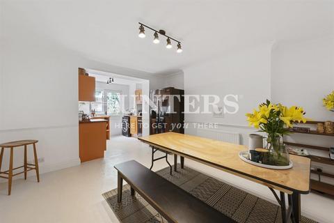 2 bedroom maisonette for sale, Milton Grove, London, N16