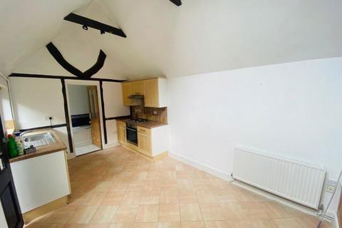 Studio to rent, The Hornet, Chichester