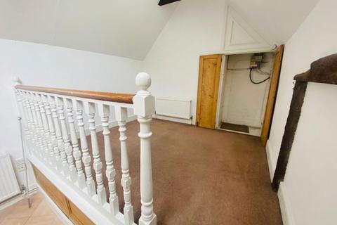 Studio to rent, The Hornet, Chichester