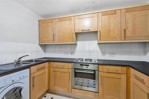 2 bedroom flat to rent, Faraday Road, Guildford