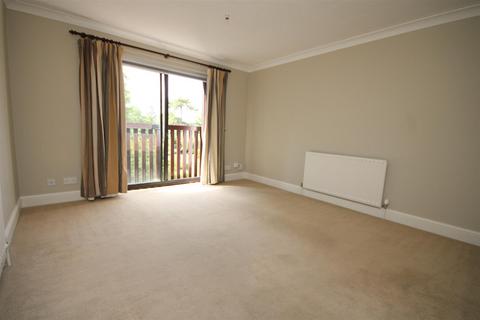 2 bedroom flat to rent, Albury Road, Guildford