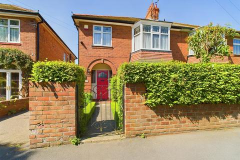 3 bedroom semi-detached house for sale, Queensgate, Bridlington