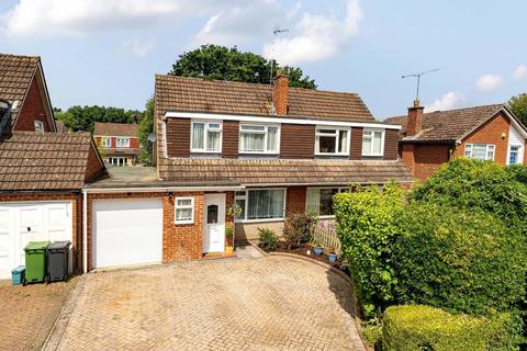 4 Chewter Close, Bagshot, GU19 5ND