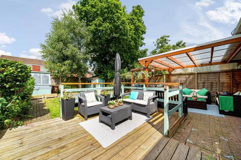4 Chewter Close, Bagshot, GU19 5ND