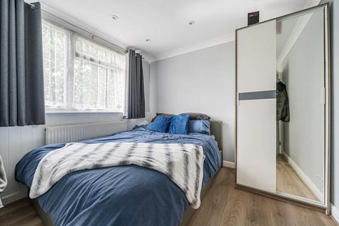 4 Chewter Close, Bagshot, GU19 5ND
