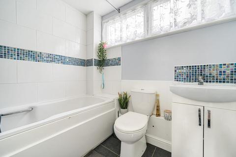 4 Chewter Close, Bagshot, GU19 5ND
