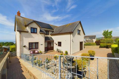 4 bedroom detached house for sale, 22 Heol Caradog, Fishguard, SA65