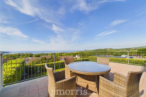 4 bedroom detached house for sale, 22 Heol Caradog, Fishguard, SA65