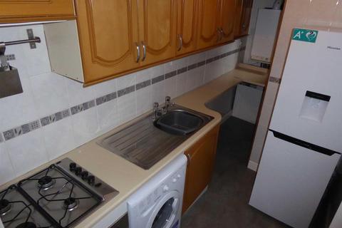 2 bedroom end of terrace house to rent, Western Grove, Wortley, Leeds