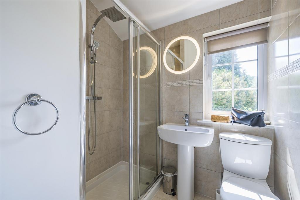 Bedroom 1 En suite