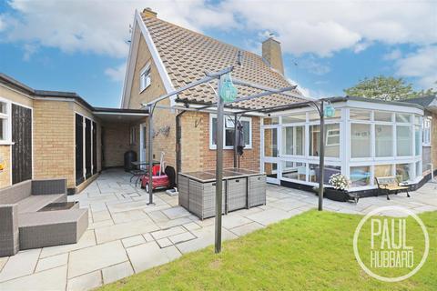 4 bedroom detached bungalow for sale, Skamacre Crescent, Oulton Broad, NR32