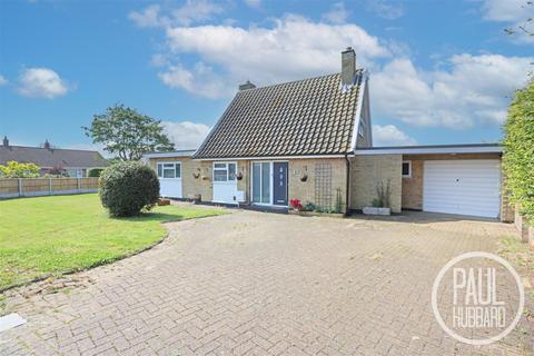 4 bedroom detached bungalow for sale, Skamacre Crescent, Oulton Broad, NR32