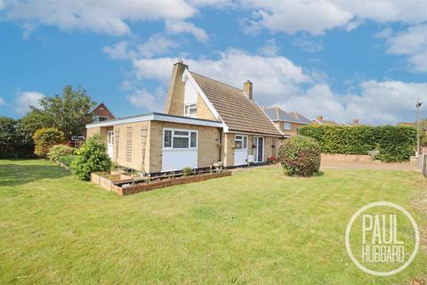 4 bedroom detached bungalow for sale, Skamacre Crescent, Oulton Broad, NR32