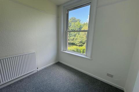 3 bedroom flat to rent, East Hill Road, Ryde, PO33 1LU