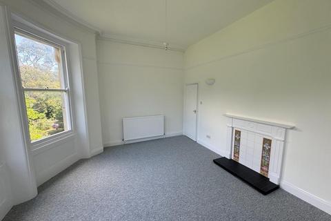 3 bedroom flat to rent, East Hill Road, Ryde, PO33 1LU