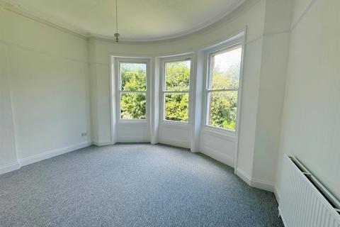 3 bedroom flat to rent, East Hill Road, Ryde, PO33 1LU
