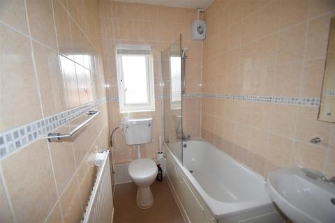 1 bedroom flat to rent, Empire Court, HA8