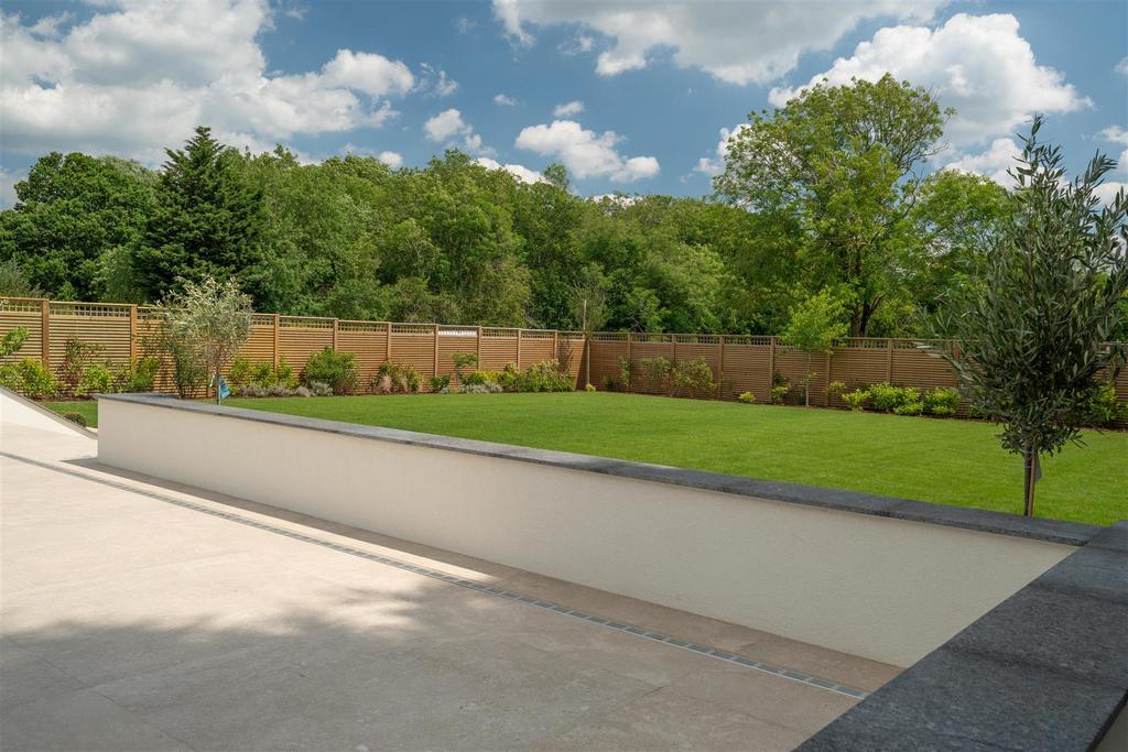 Beautiful Southerly Facing Rear Garden