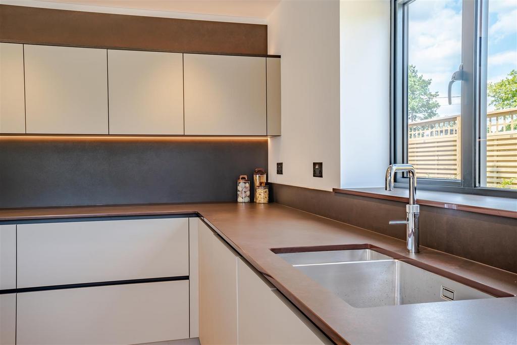 Luxury Fully Fitted Kitchen