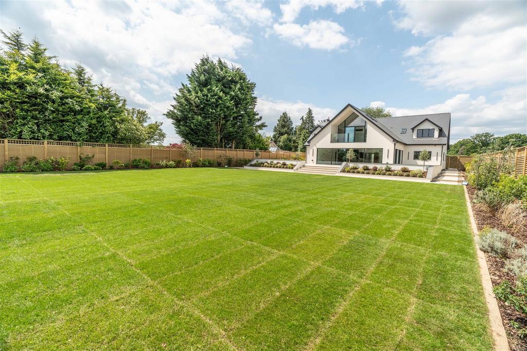 Beautiful Southerly Facing Rear Garden