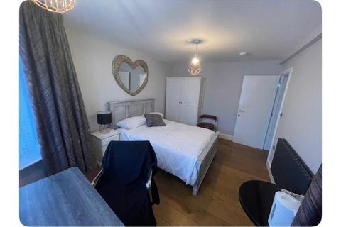 2 bedroom flat to rent, Great Cambridge Road, Enfield