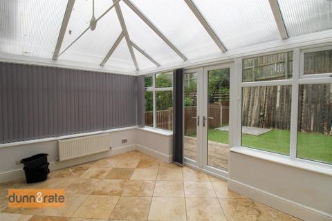 19 Beaufighter Grove, Stoke-on-trent, ST6 5XS