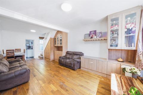 2 bedroom cottage for sale, Greenford Road, Harrow