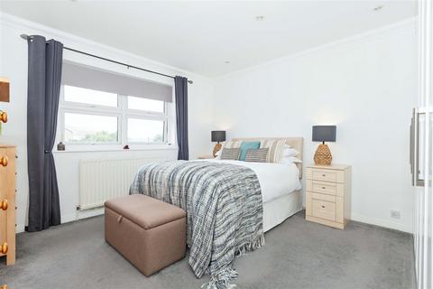 2 bedroom flat for sale, Sea Road, Rustington