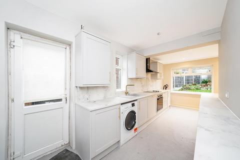 3 bedroom semi-detached house for sale, Kings Head Hill, London E4