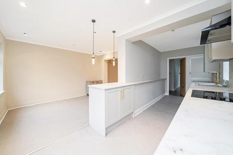 3 bedroom semi-detached house for sale, Kings Head Hill, London E4