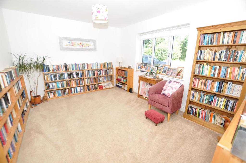 Sitting/Dining Room