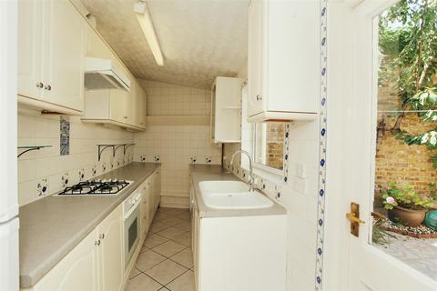 3 bedroom terraced house to rent, Hearne Road, Chiswick, W4