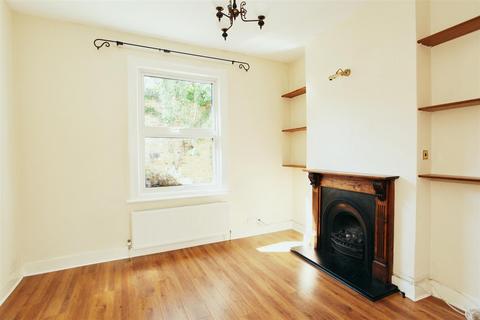 3 bedroom terraced house to rent, Hearne Road, Chiswick, W4