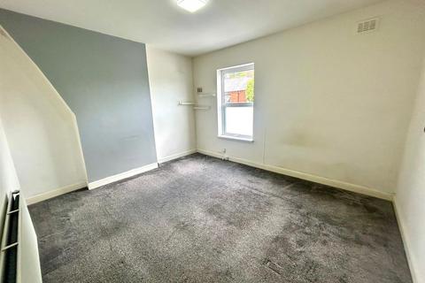 1 bedroom flat to rent, Oldham Road, Failsworth, Manchester