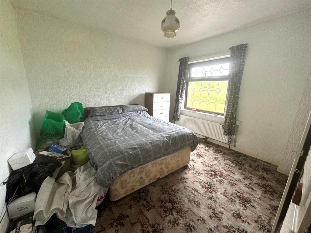 Bed 2.jpg